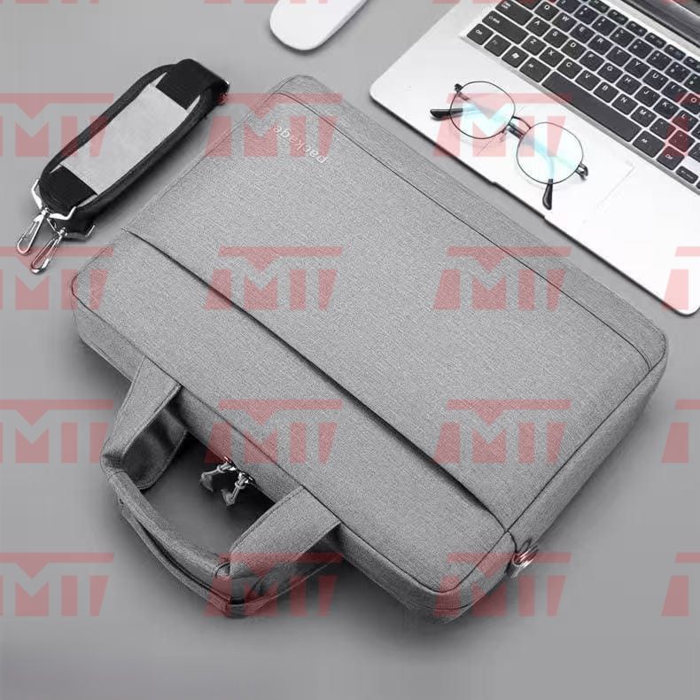 Product overview highlighting waterproof Oxford cloth construction, soft lining, tear resistance, and compact storage features.